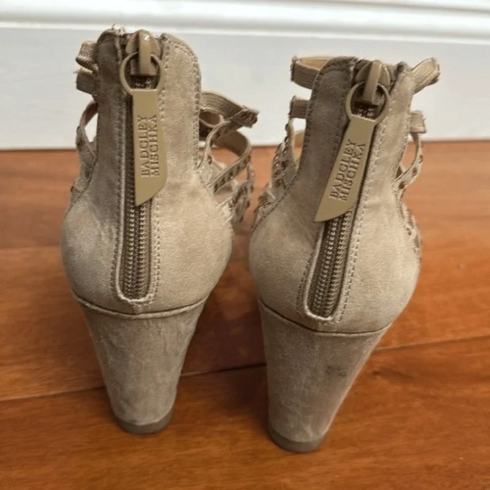 Badgley Mischka Wedge Sandals Womens Tan‎ Suede Rhinestone Strappy Cage 5M